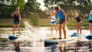 Die Trendsportart Stand-up-Paddling gibt es auch in Bremen